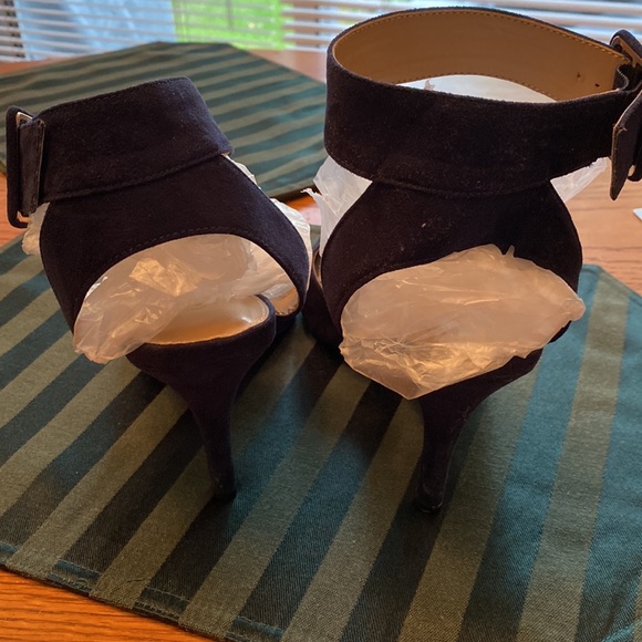 Ankle strap pumps - Picture 3 of 3